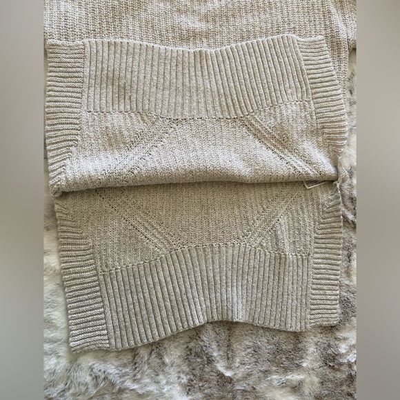 TOMS Long Sleeved Cream Crew Neck Sweater, woman’s small. - Picture 3 of 9